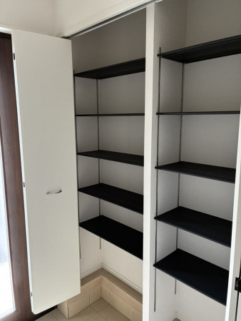 富山市中市、新築一戸建ての玄関画像です