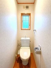 射水市東太閤山、中古一戸建てのトイレ画像です