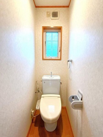 射水市東太閤山、中古一戸建てのトイレ画像です