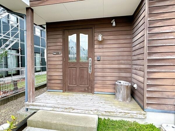 射水市東太閤山、中古一戸建ての玄関画像です