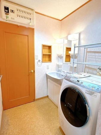 射水市東太閤山、中古一戸建ての洗面画像です