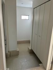 高岡市清水町、新築一戸建ての玄関画像です