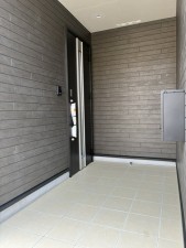 高岡市清水町、新築一戸建ての玄関画像です