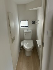 高岡市清水町、新築一戸建てのトイレ画像です
