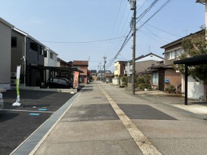 高岡市清水町、新築一戸建ての前面道路を含む現地写真画像です