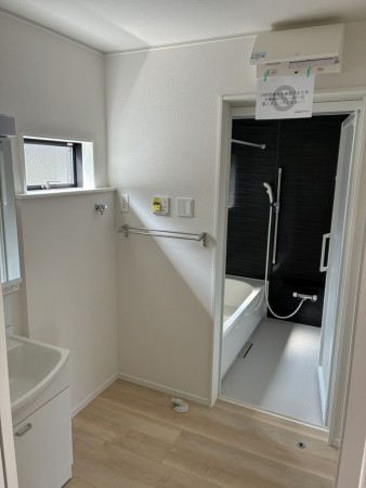 高岡市清水町、新築一戸建ての洗面画像です