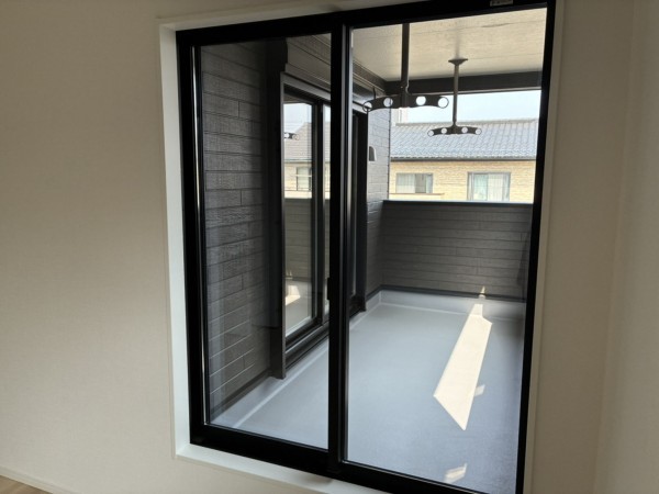 高岡市清水町、新築一戸建てのバルコニー画像です