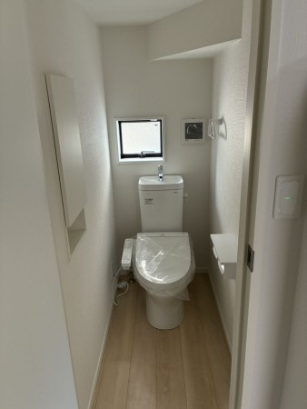 高岡市清水町、新築一戸建てのトイレ画像です
