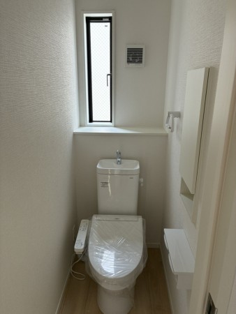 高岡市清水町、新築一戸建てのトイレ画像です
