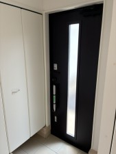 高岡市中川園町、新築一戸建ての玄関画像です