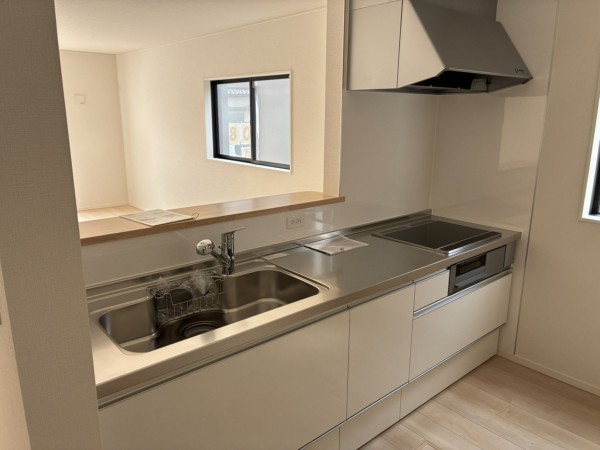 高岡市中川園町、新築一戸建てのキッチン画像です