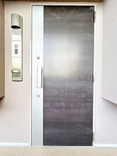 富山市新根塚町、マンションの玄関画像です