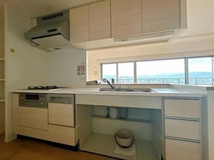 富山市新根塚町、マンションのキッチン画像です