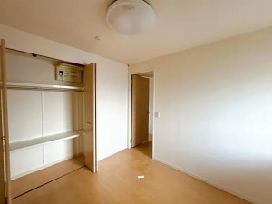 富山市新根塚町、マンションの寝室画像です