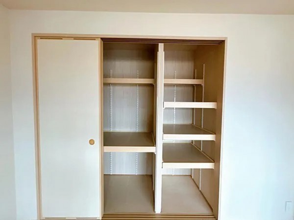富山市新根塚町、マンションの収納画像です