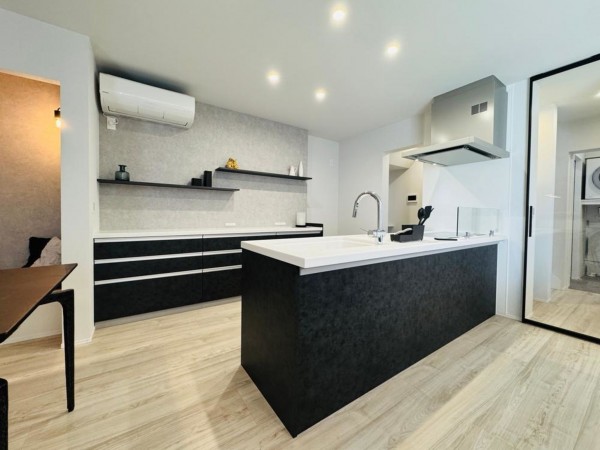 富山市中島、新築一戸建てのキッチン画像です