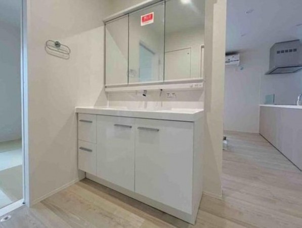 富山市下大久保、新築一戸建ての洗面画像です