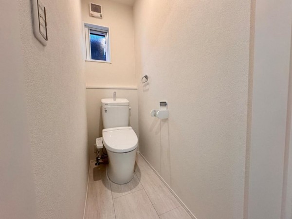 富山市下大久保、新築一戸建てのトイレ画像です