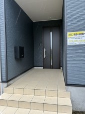 中新川郡立山町前沢新町、新築一戸建ての玄関画像です