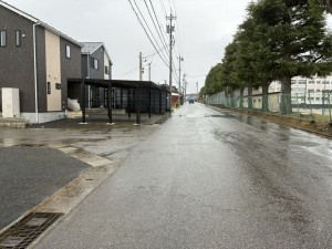 中新川郡立山町前沢新町、新築一戸建ての前面道路を含む現地写真画像です