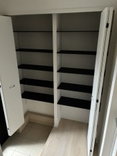 中新川郡立山町前沢新町、新築一戸建ての玄関画像です