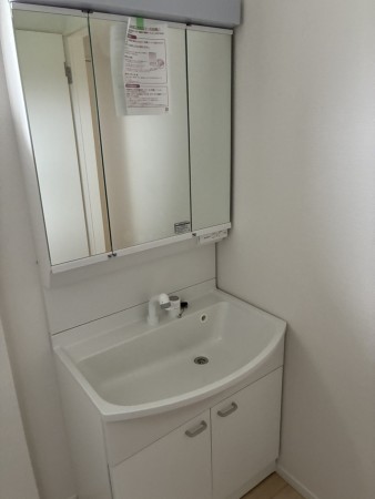 中新川郡立山町前沢新町、新築一戸建ての洗面画像です