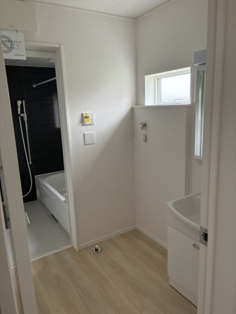 中新川郡立山町前沢新町、新築一戸建ての洗面画像です