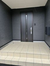 中新川郡立山町前沢新町、新築一戸建ての玄関画像です