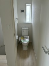 中新川郡立山町前沢新町、新築一戸建てのトイレ画像です