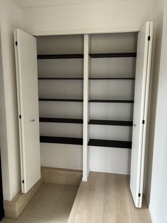 富山市婦中町笹倉、新築一戸建ての玄関画像です