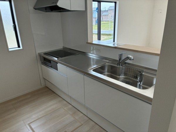 富山市婦中町笹倉、新築一戸建てのキッチン画像です