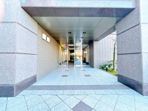 富山市窪本町、マンションの画像です