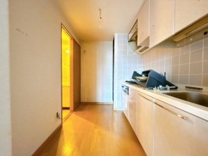 富山市窪本町、マンションのキッチン画像です