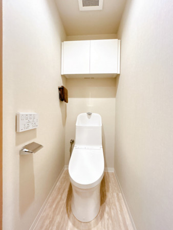 富山市窪本町、マンションのトイレ画像です