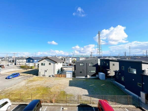 富山市窪本町、マンションの画像です