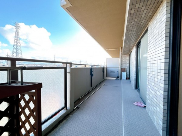 富山市窪本町、マンションのバルコニー画像です