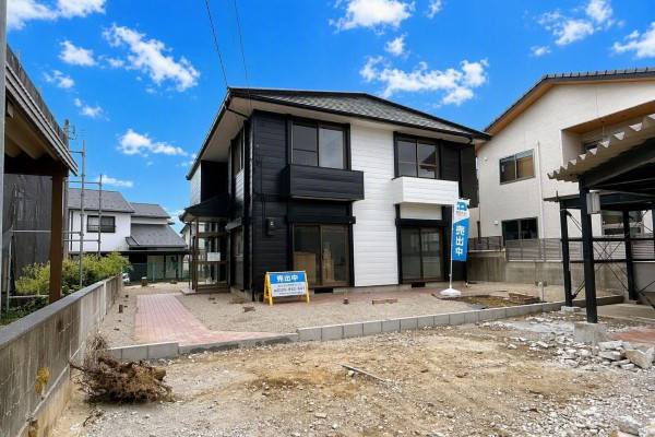 富山市小杉、中古一戸建ての外観画像です