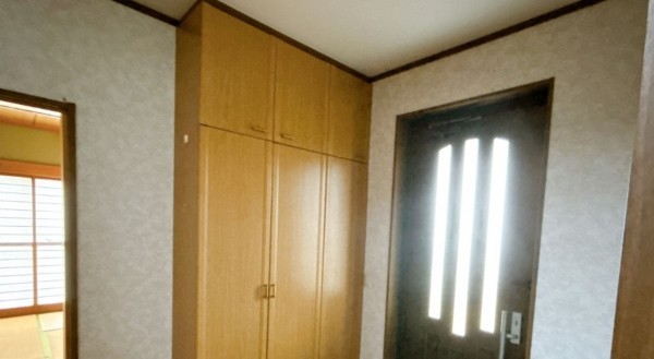 富山市八尾町深谷、中古一戸建ての玄関画像です