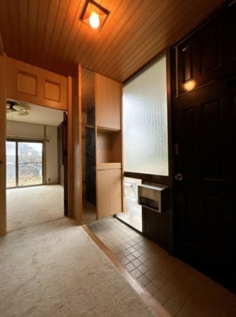 富山市小杉、中古一戸建ての玄関画像です