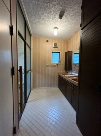 富山市小杉、中古一戸建ての洗面画像です