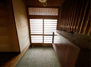 富山市千原崎、中古一戸建ての玄関画像です