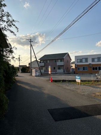 富山市婦中町下轡田、土地の前面道路を含む現地写真画像です