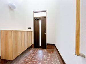 富山市鶴ケ丘町、中古一戸建ての玄関画像です