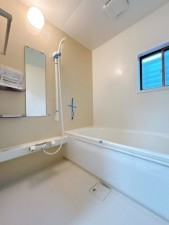 富山市鶴ケ丘町、中古一戸建ての風呂画像です