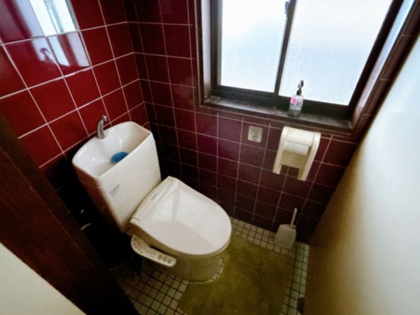 富山市下野新、中古一戸建てのトイレ画像です