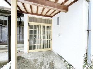 富山市呉羽町、中古一戸建ての玄関画像です