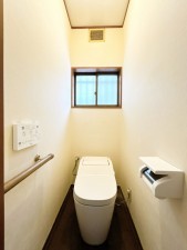 富山市呉羽町、中古一戸建てのトイレ画像です