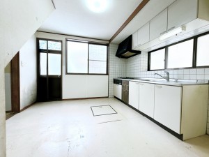 富山市呉羽町、中古一戸建てのキッチン画像です