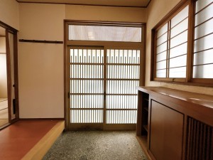 富山市呉羽町、中古一戸建ての玄関画像です