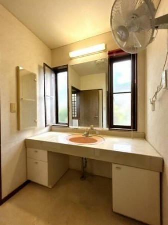 富山市婦中町下轡田、中古一戸建ての洗面画像です